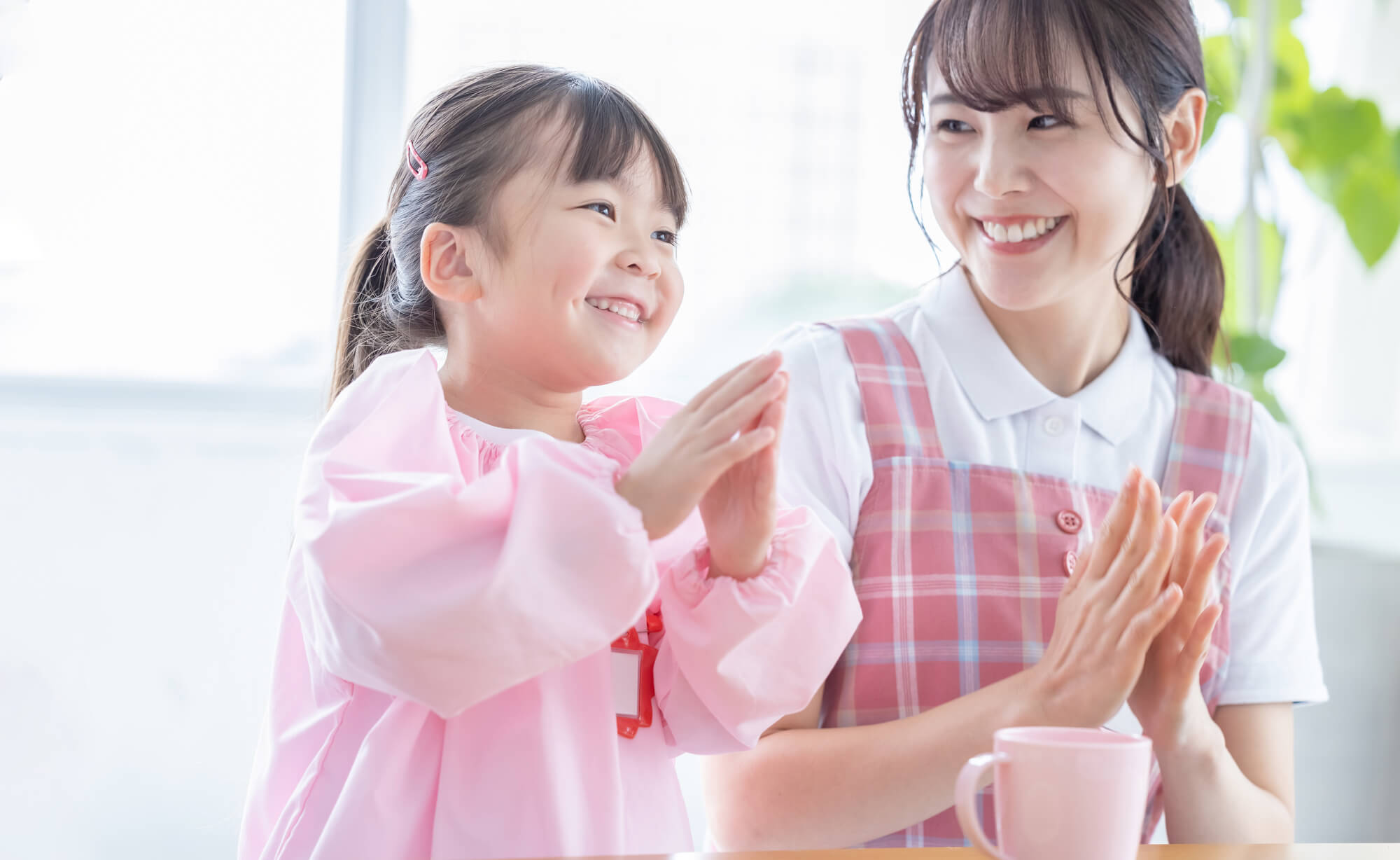シッターと子供の1対1の個別教育